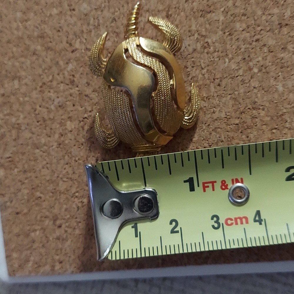 Vintage Crown Trifari Sea Turtle Brooch - Picture 8 of 8